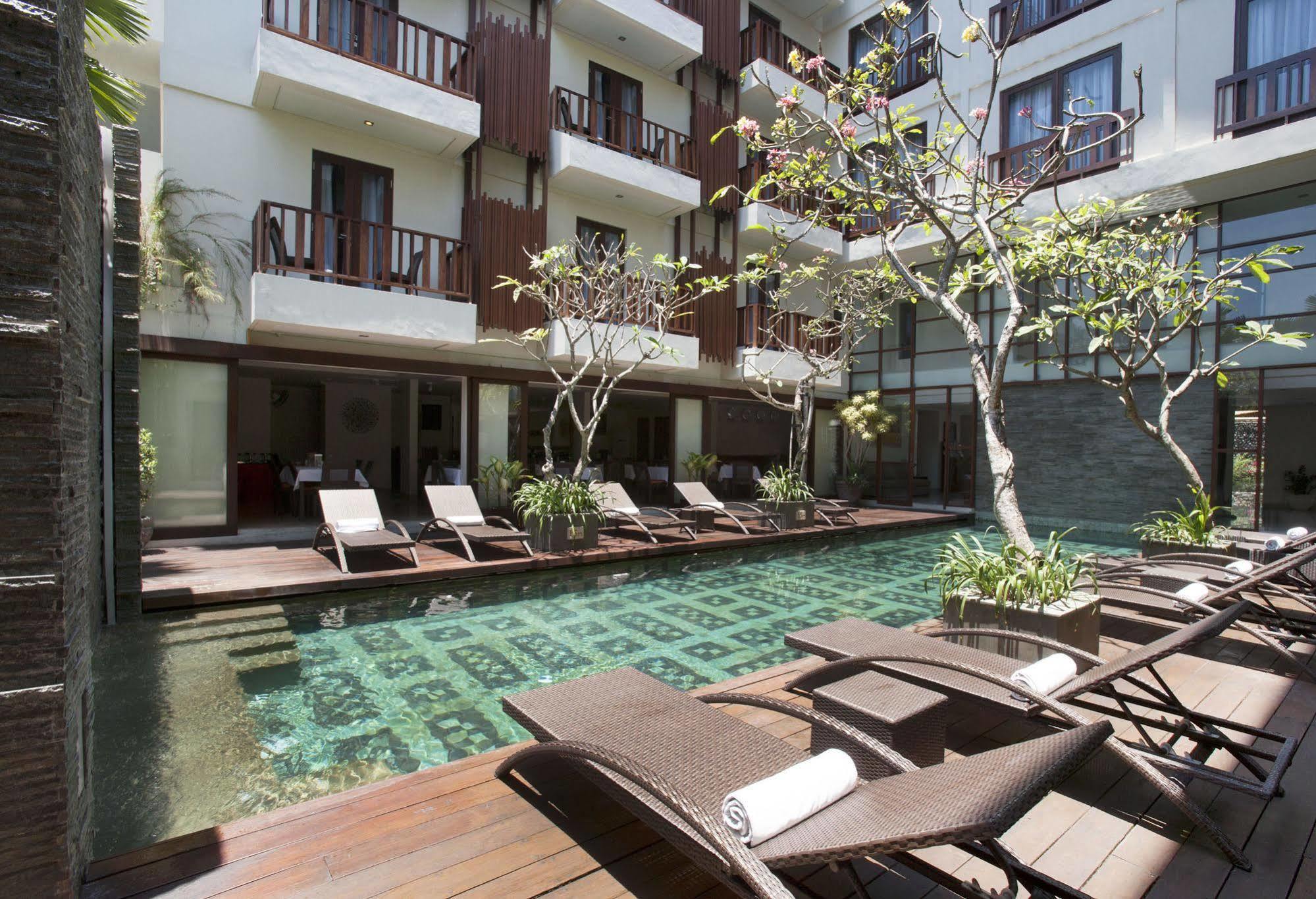 D'Primahotel Seminyak Esterno foto