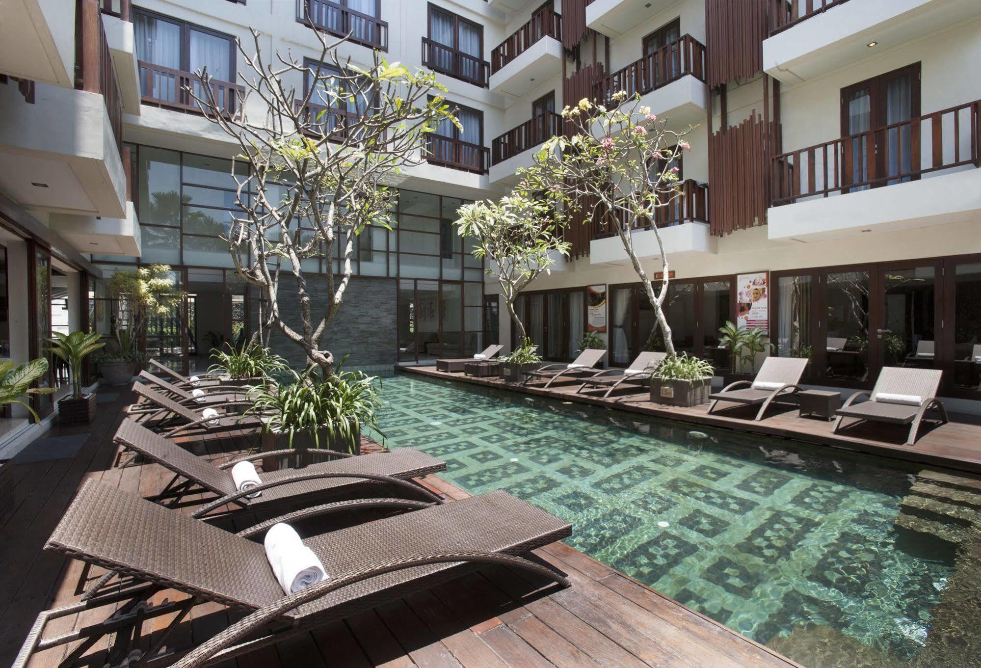 D'Primahotel Seminyak Esterno foto