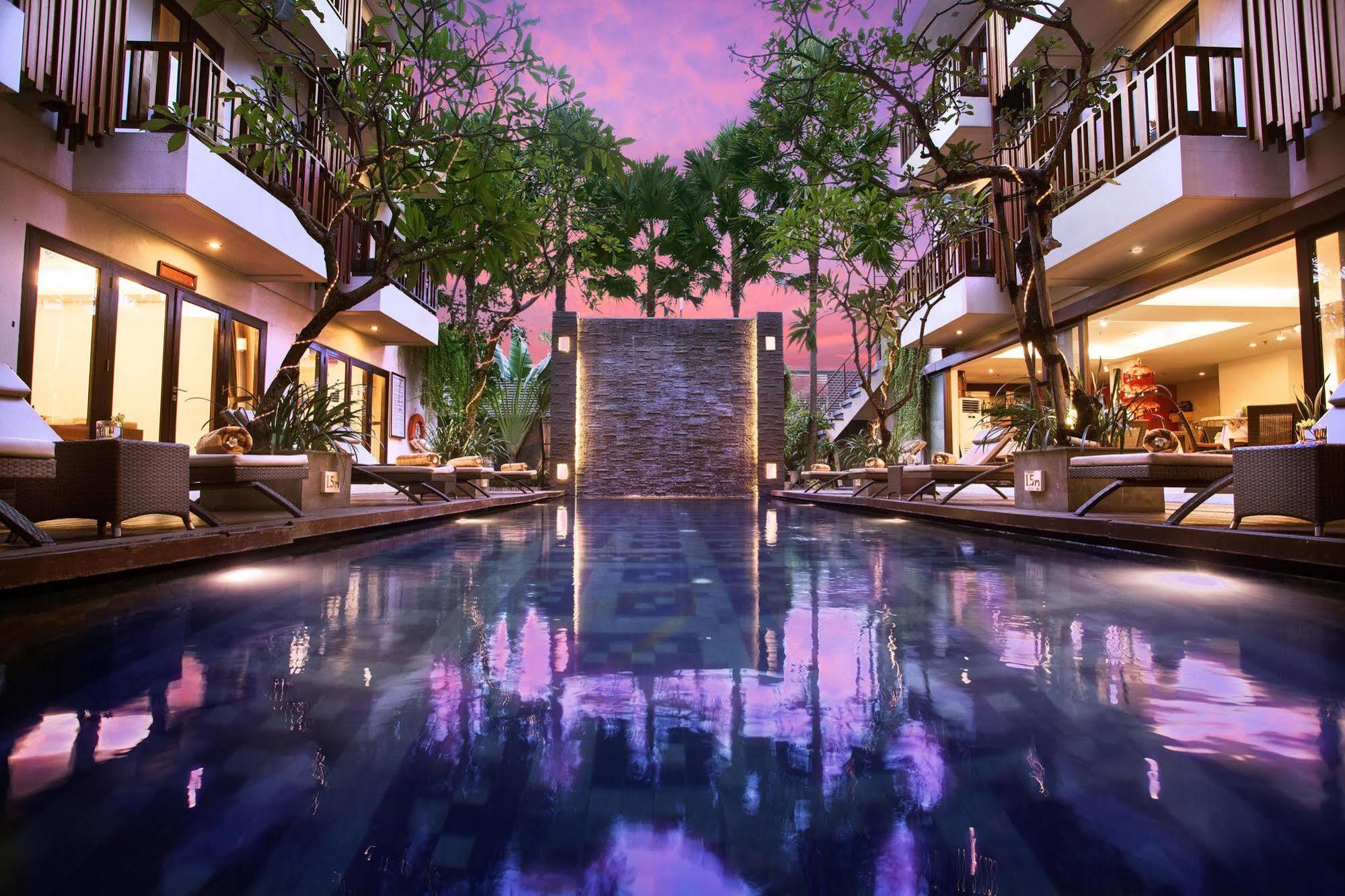 D'Primahotel Seminyak Esterno foto